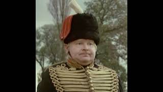 Benny Hill  Le général [upl. by Ahseinaj]