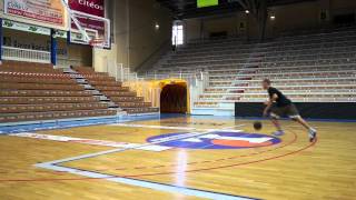 Basketball  Apprendre le double pas vidéo débutants [upl. by Druci]